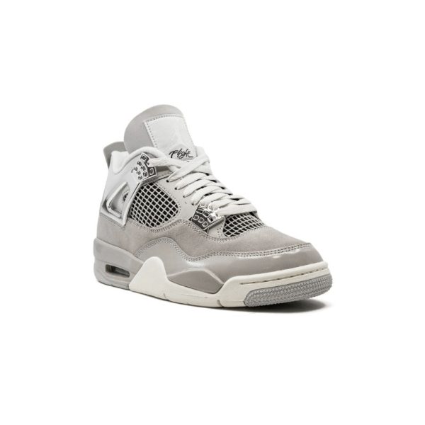 Alternative view of Air J4  Retro “Frozen Moments”